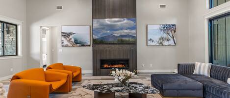 Smart TV, fireplace