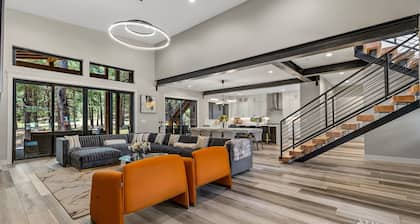 Sleeps 18 | Luxury Flagstaff Forest Lodge