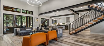 Sleeps 18 | Luxury Flagstaff Forest Lodge