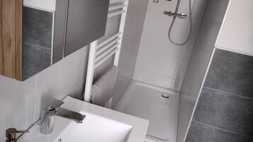 Dusche, Haartrockner, Toilettenpapier