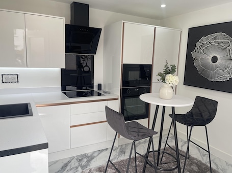 Apartment | Private kitchen | Fridge, microwave, oven, stovetop