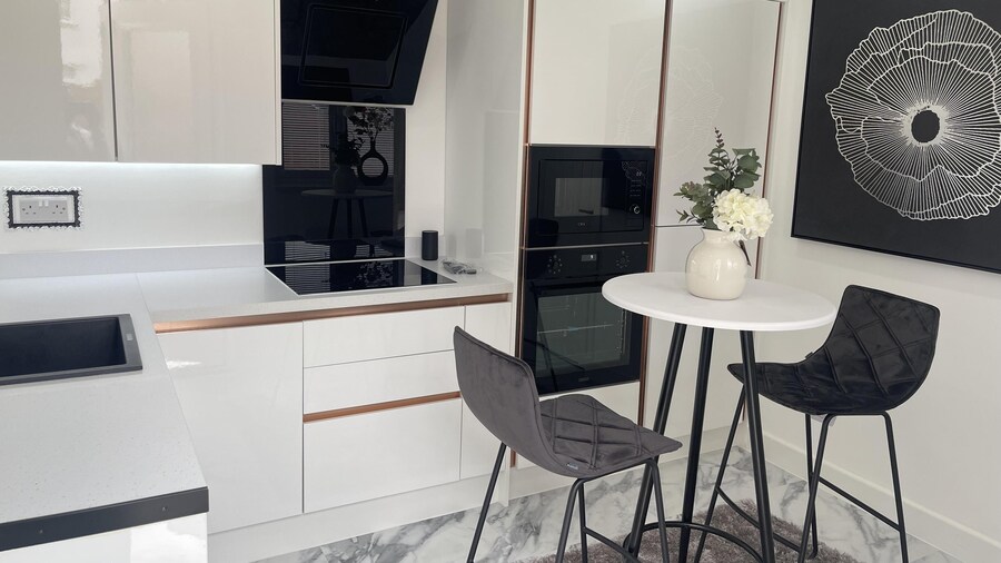 Modern-luxury 1bedroom-ensuitebathroom-garden-wifi