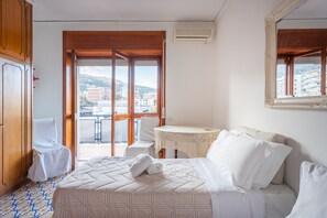 3 bedrooms, free WiFi, bed sheets - ANNA HOUSE (Sorrento)