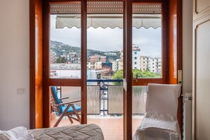 3 室のベッドルーム、WiFi (無料)、ベッドシーツ