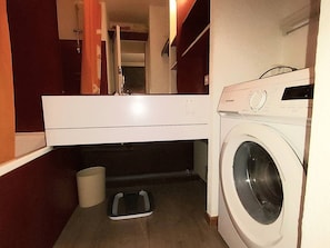 Interior - Cozy studio for 4, balcony, 80m from slopes, pets allowed, parking (Valmorel)