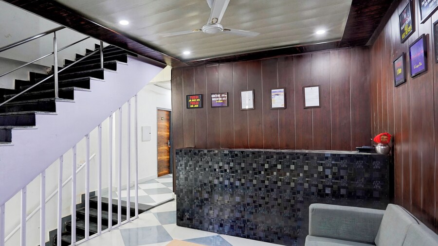 Hotel Downtown Noida Sector 15