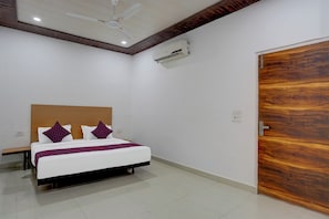 Superior Room | Free WiFi - Hotel Downtown Noida Sector 15 (Noida)