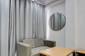 Quarto luxo, 1 quarto | Área de estar