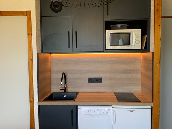 Fridge, microwave, dishwasher, toaster