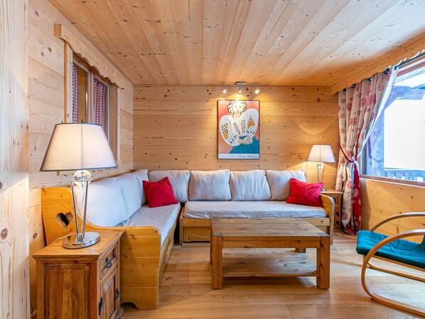 TV - Spacious 3-bedroom apartment, 96m², near slopes and shops in Valmorel (Valmorel)