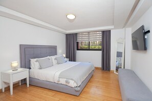 2 quartos, ferros/tábuas de passar roupa, Wi-Fi, roupa de cama