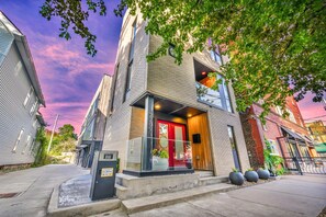 المنشأة من الخارج