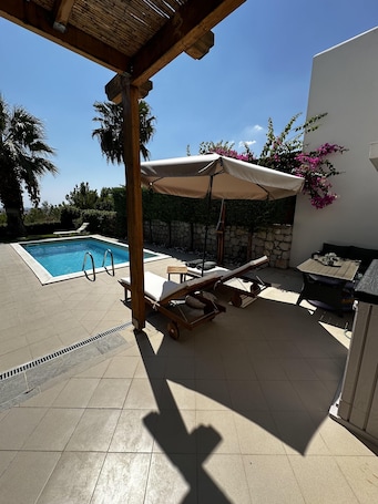 Villa | Pool | Outdoor pool