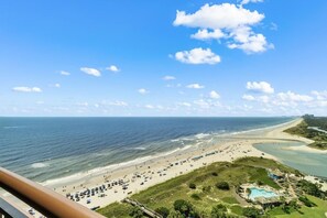 På stranden