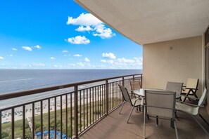 Outdoor dining - Your Home Away from Home: 3-Bedroom Condo (North Myrtle Beach)