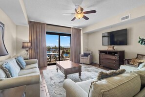 TV - Tranquil Oceanfront Living: 3 Bdrm Condo (North Myrtle Beach)