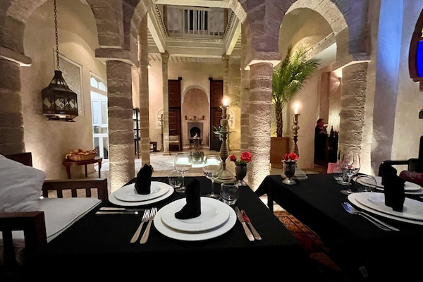 Villa, Ensuite (Riad Malaïka) | Restaurant