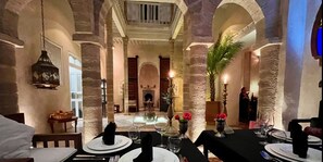 Villa, Ensuite (Riad Malaïka) | Restaurant - RIAD MALAÏKA (Essaouira)