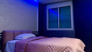 2 室のベッドルーム、WiFi、ベッドシーツ