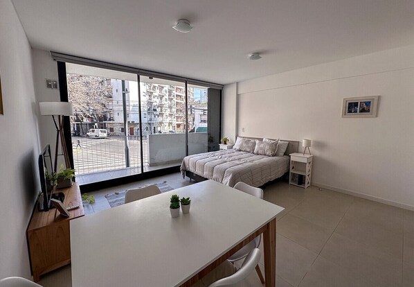 Free WiFi, bed sheets - Studio apartment in Palermo with balcony and pool on the terrace (Buenos Aires)