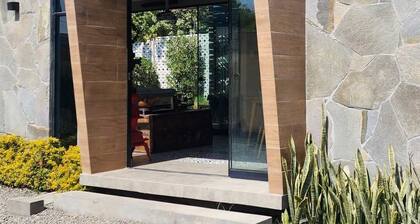 HOP TURQUESA Summary: