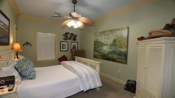 4 bedrooms, free WiFi, bed sheets