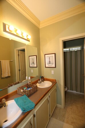 Shower, towels - Experience beachfront luxury at Orange Beach Retreat in Grand Isle, LA, perfect for 16 guests. (Grand Isle)