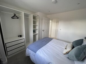 2 bedrooms, iron/ironing board, free WiFi, bed sheets - Barn Retreat/ Hottub/ Bbq/ Petsok/wi-fi (Evesham)