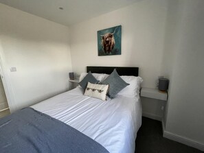 2 bedrooms, iron/ironing board, free WiFi, bed sheets - Barn Retreat/ Hottub/ Bbq/ Petsok/wi-fi (Evesham)