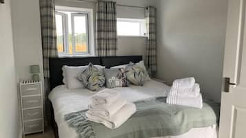 2 bedrooms, iron/ironing board, free WiFi, bed sheets