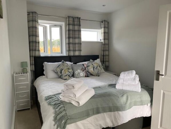 2 chambres, fer et planche à repasser, Wi-Fi gratuit, draps fournis