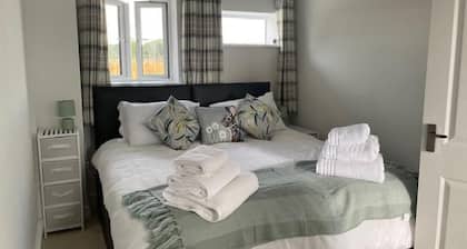 Barn Retreat/ Hottub/ Bbq/ Petsok/wi-fi