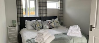 Barn Retreat/ Hottub/ Bbq/ Petsok/wi-fi