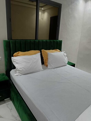 2 slaapkamers, een strijkplank/strijkijzer, gratis wifi, beddengoed