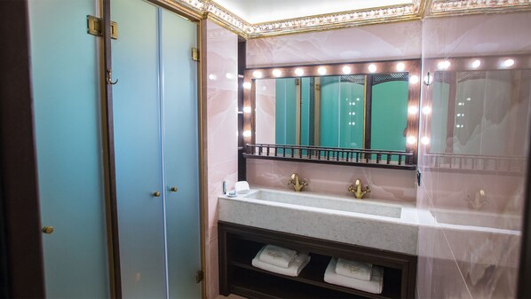 Superior Double Room, City View | Bathroom | Shower, free toiletries, hair dryer, bathrobes