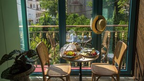 Luksus-dobbeltrom, byutsikt | Terrasse/patio