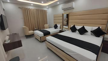 Deluxe Triple Room | Soundproofing, free WiFi, bed sheets