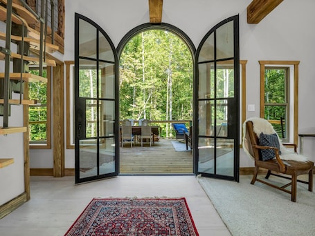 Interior. The Retreat @ Alpine South, Massive deck with view