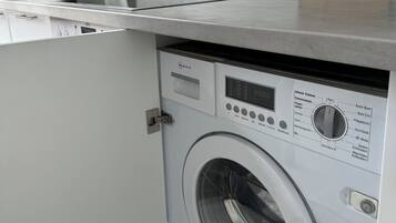 เอ็กซ์คลูซีฟอพาร์ทเมนท์ | ครัวส่วนตัว | ตู้เย็น, ไมโครเวฟ, เตาอบ, เตาประกอบอาหาร