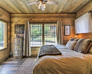 5 bedrooms, iron/ironing board, WiFi, bed sheets - Newly Listed Cabin w/ Game Room, Hot Tub & Theater (Sevierville)