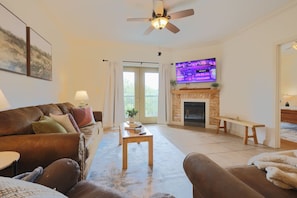 TV, fireplace