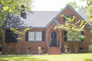 Exterior - Lovely Historic District Retreat (Columbus)