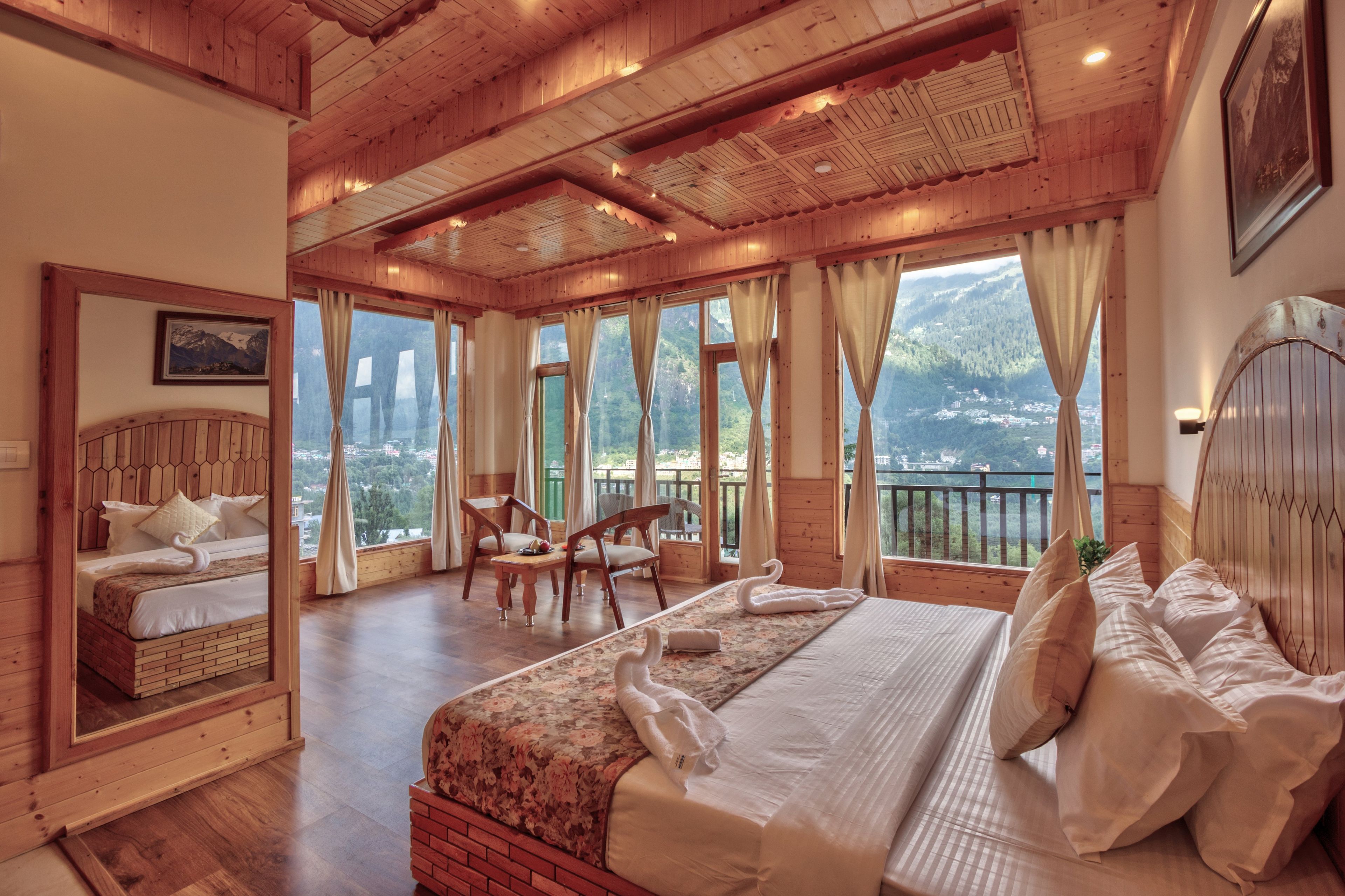 Luxury Double Room, 1 Bedroom, Balcony, Mountain View