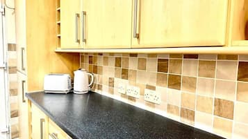 House | Private kitchen | Fridge, microwave, oven, stovetop