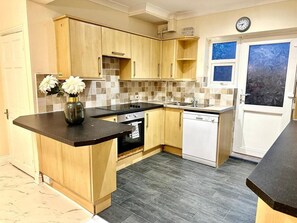 Private kitchen - Family House in Eastleigh (Eastleigh)