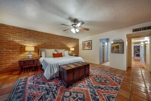 3 bedrooms, desk, iron/ironing board, travel cot