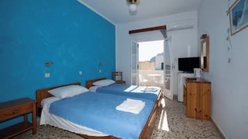 Economy Twin Room | In-room safe