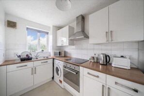 Apartment | Private kitchen - Charming Apartment Close to Central London (London)