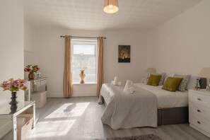 2 habitaciones, tabla de planchar con plancha y wifi gratis 