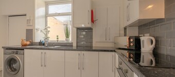 Nearby Station and Motorway links